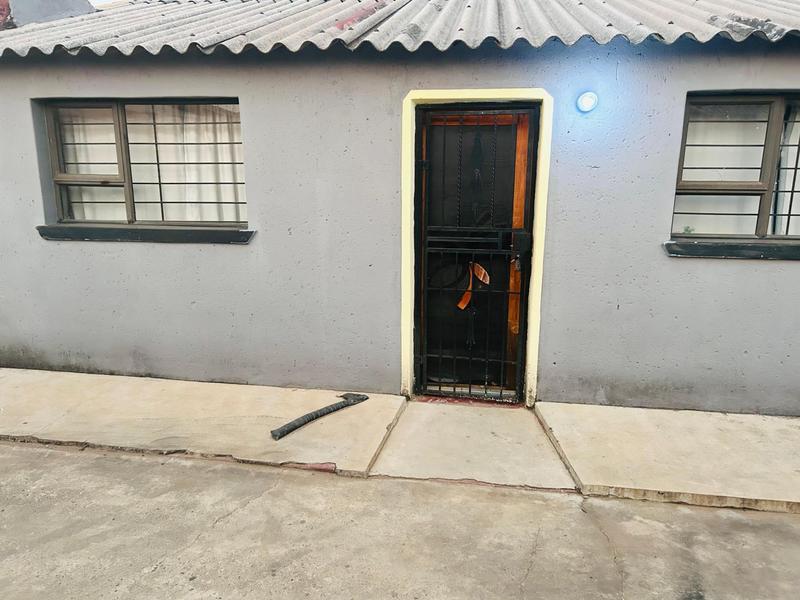 To Let 2 Bedroom Property for Rent in Chiawelo Gauteng