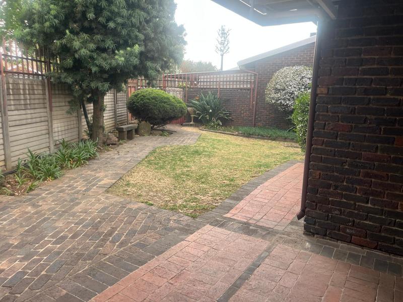 3 Bedroom Property for Sale in Albertsdal Gauteng