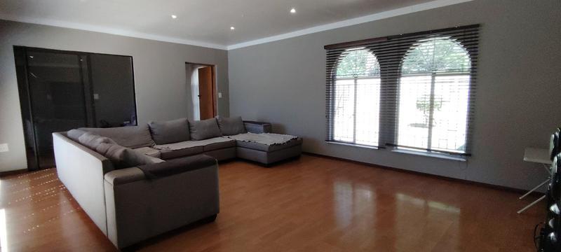 4 Bedroom Property for Sale in Oakdene Gauteng
