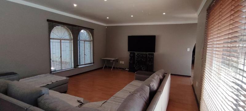 4 Bedroom Property for Sale in Oakdene Gauteng
