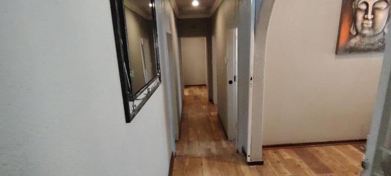 4 Bedroom Property for Sale in Oakdene Gauteng