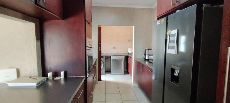 4 Bedroom Property for Sale in Oakdene Gauteng