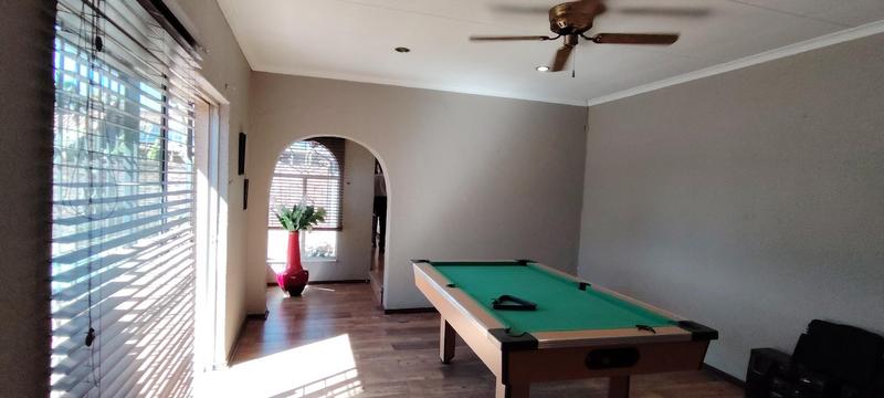 4 Bedroom Property for Sale in Oakdene Gauteng
