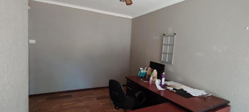 4 Bedroom Property for Sale in Oakdene Gauteng