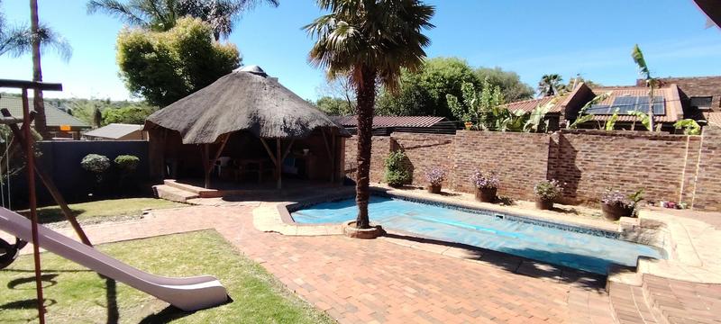 4 Bedroom Property for Sale in Oakdene Gauteng