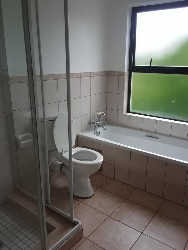 To Let 2 Bedroom Property for Rent in Fourways Gauteng