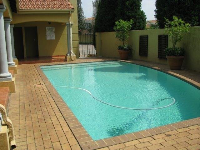 To Let 2 Bedroom Property for Rent in Pineslopes Gauteng