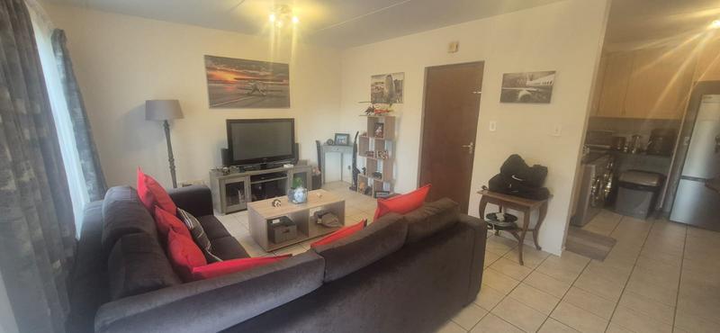 To Let 2 Bedroom Property for Rent in Pineslopes Gauteng