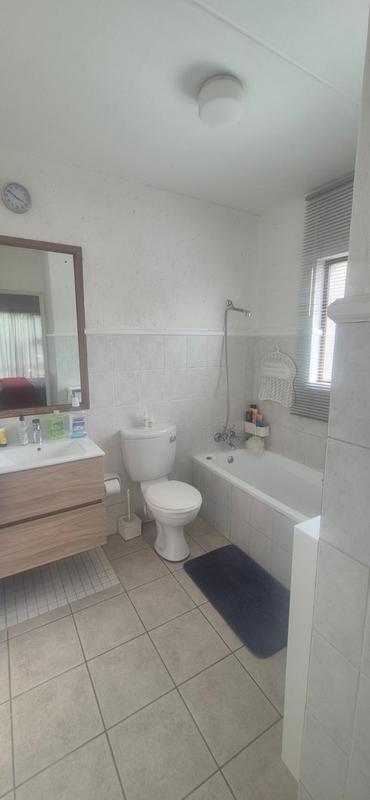 To Let 2 Bedroom Property for Rent in Pineslopes Gauteng