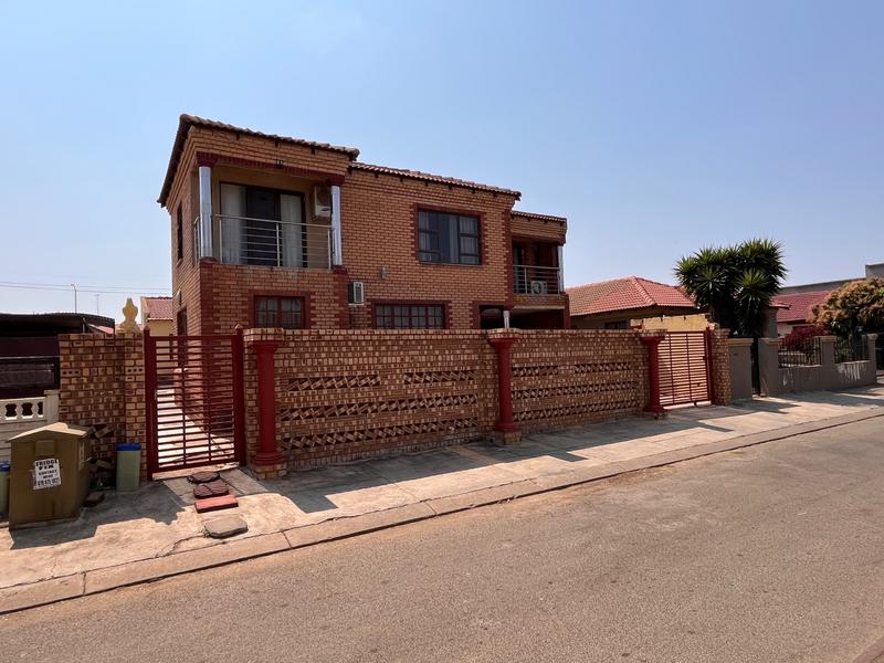 8 Bedroom Property for Sale in Lotus Gardens Gauteng