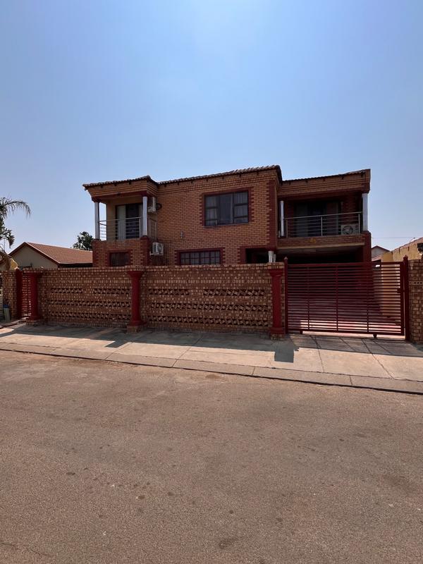 8 Bedroom Property for Sale in Lotus Gardens Gauteng