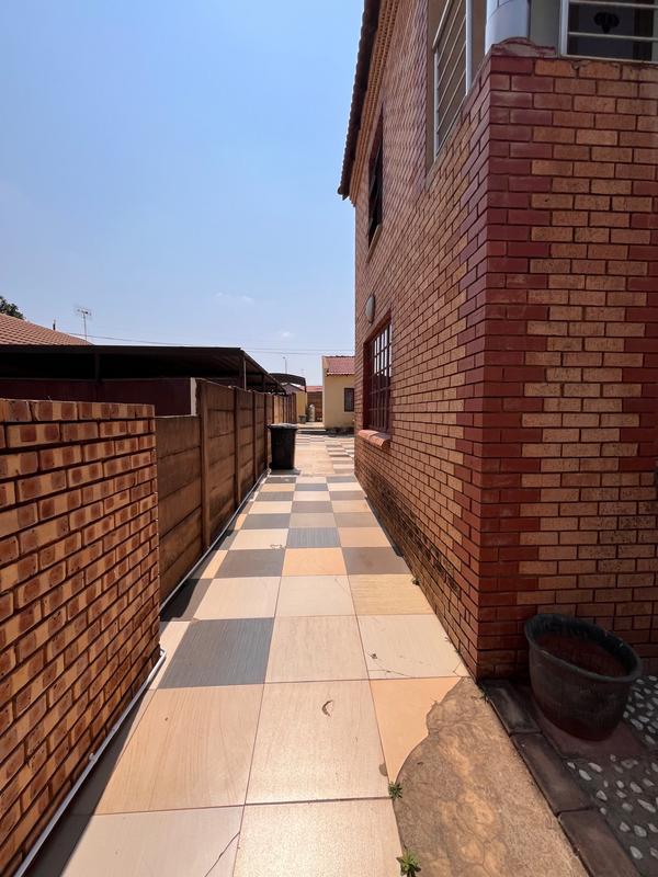 8 Bedroom Property for Sale in Lotus Gardens Gauteng