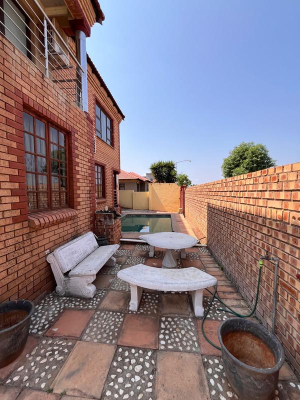 8 Bedroom Property for Sale in Lotus Gardens Gauteng