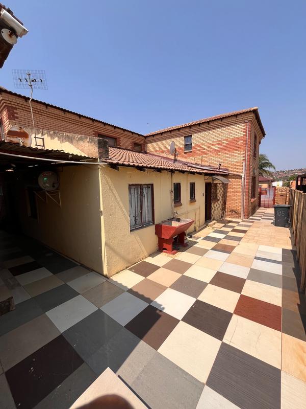 8 Bedroom Property for Sale in Lotus Gardens Gauteng