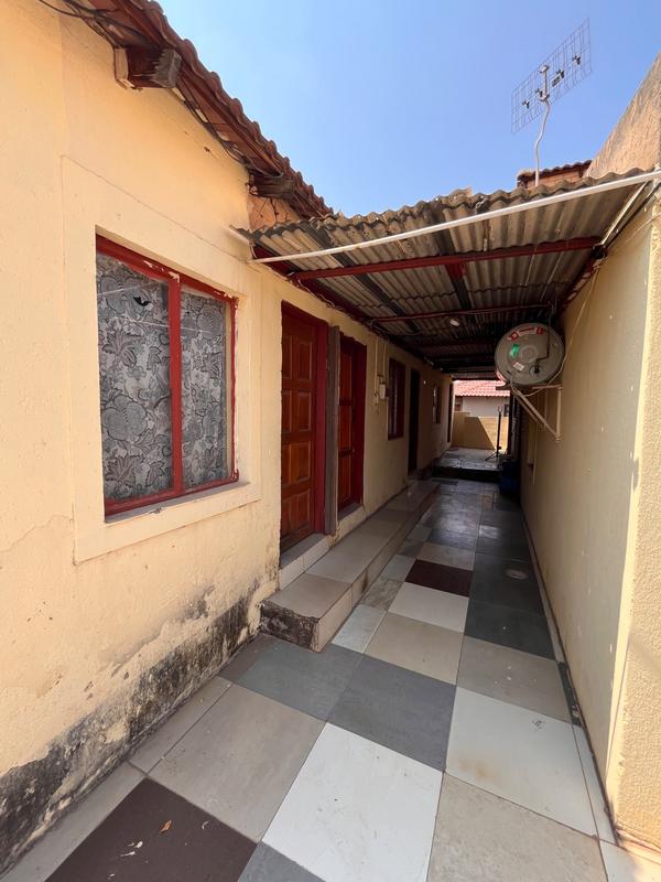 8 Bedroom Property for Sale in Lotus Gardens Gauteng