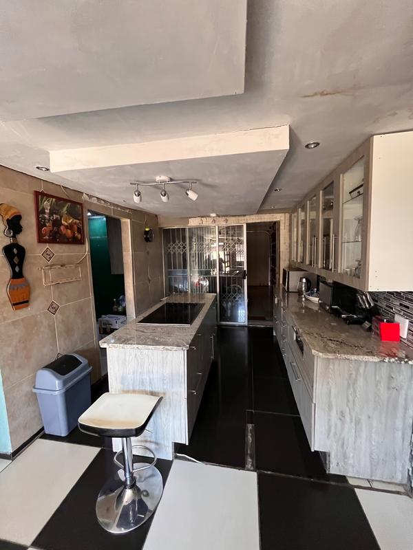 8 Bedroom Property for Sale in Lotus Gardens Gauteng