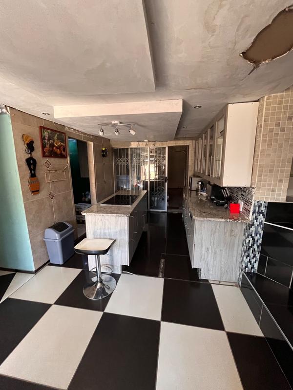 8 Bedroom Property for Sale in Lotus Gardens Gauteng