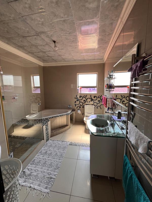 8 Bedroom Property for Sale in Lotus Gardens Gauteng