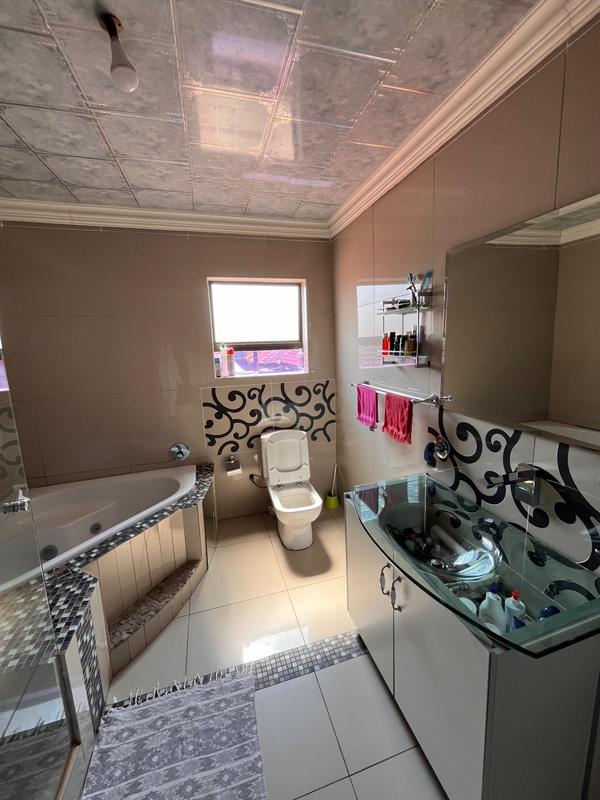 8 Bedroom Property for Sale in Lotus Gardens Gauteng
