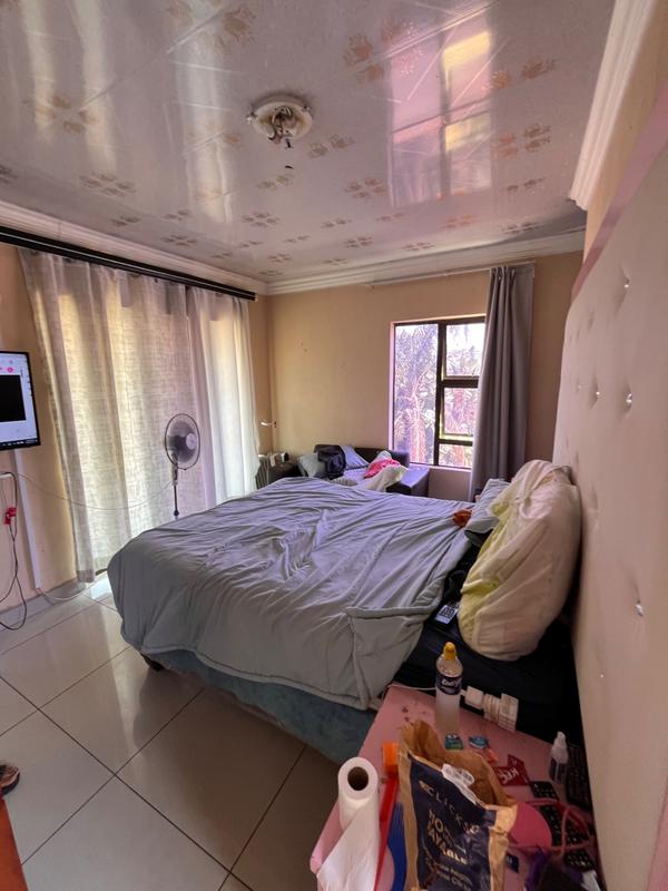 8 Bedroom Property for Sale in Lotus Gardens Gauteng