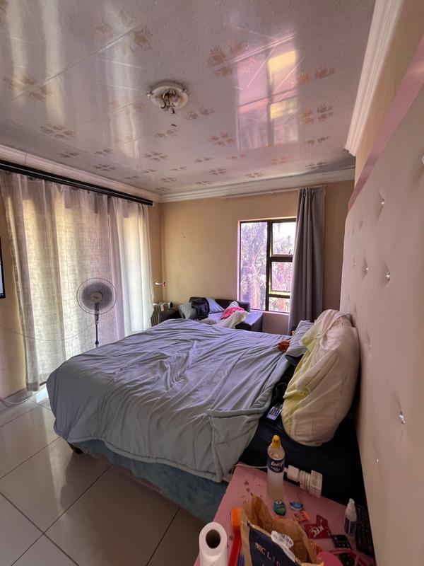 8 Bedroom Property for Sale in Lotus Gardens Gauteng