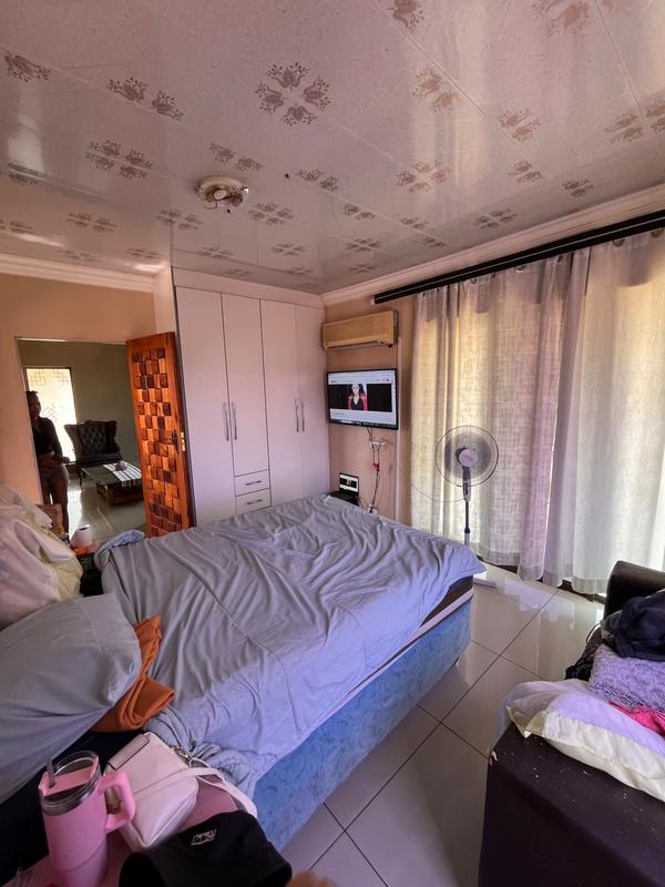 8 Bedroom Property for Sale in Lotus Gardens Gauteng