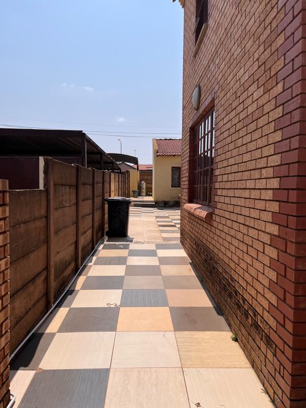 8 Bedroom Property for Sale in Lotus Gardens Gauteng