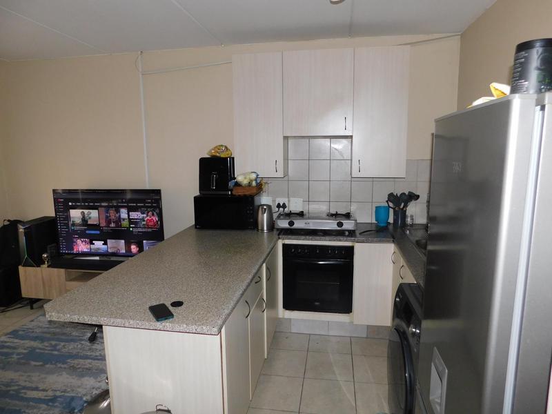 1 Bedroom Property for Sale in Grand Central Gauteng