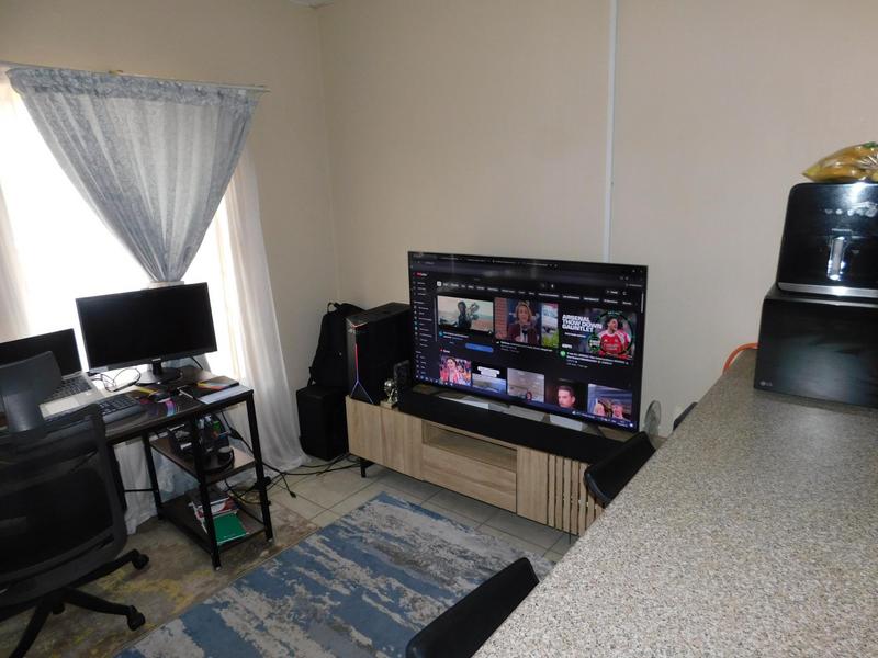 1 Bedroom Property for Sale in Grand Central Gauteng