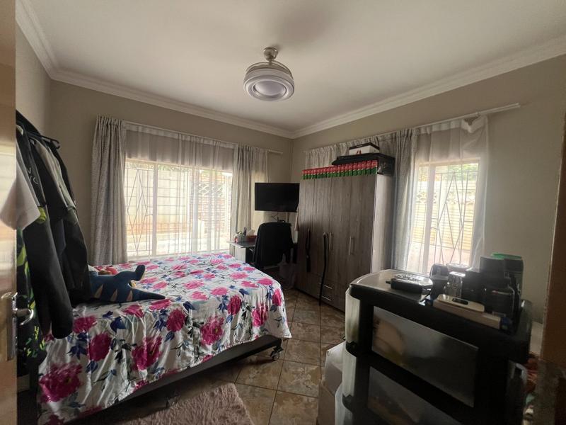 5 Bedroom Property for Sale in Pretoria North Gauteng