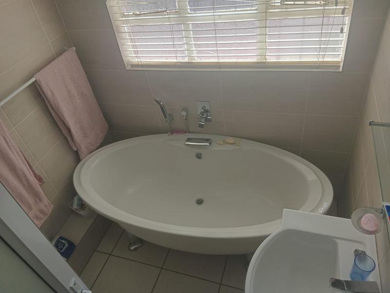 4 Bedroom Property for Sale in Eldoraigne Gauteng