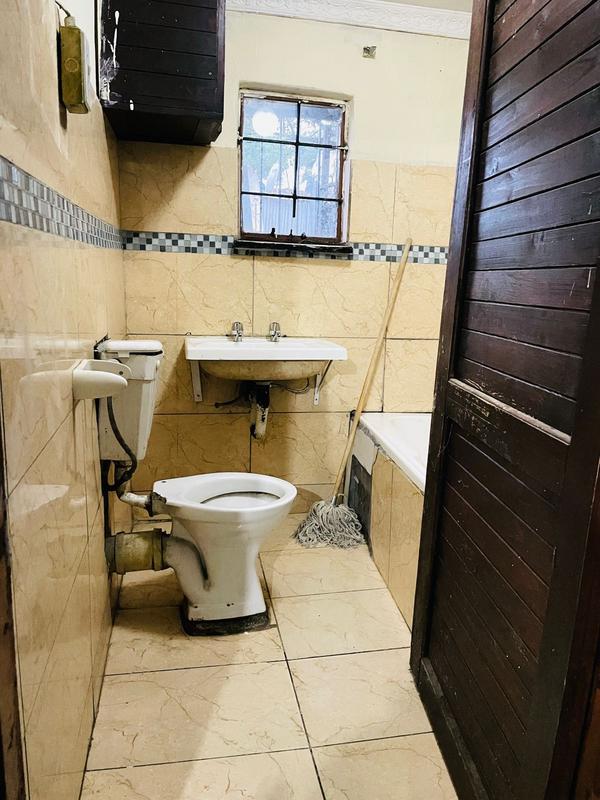 5 Bedroom Property for Sale in Alexandra Gauteng