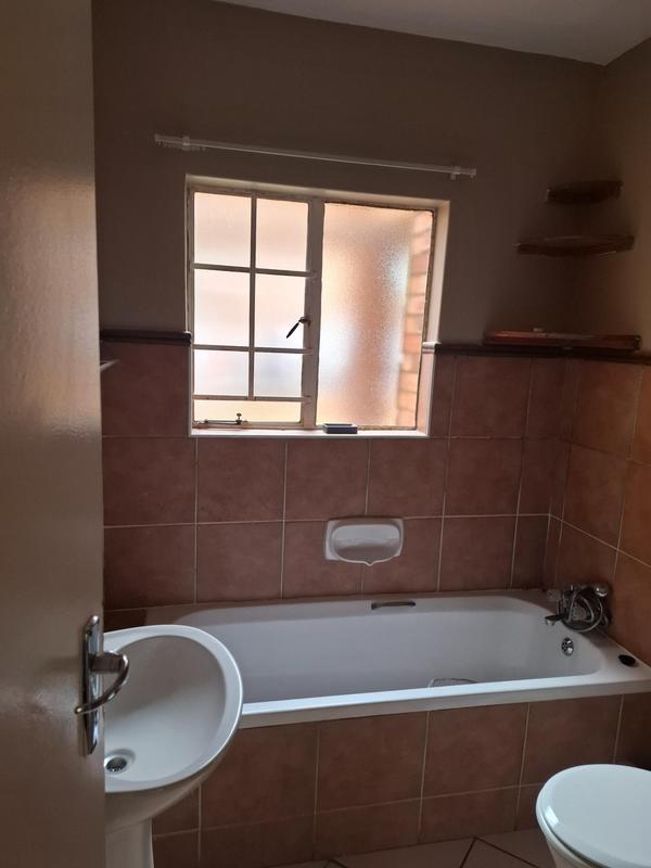 To Let 2 Bedroom Property for Rent in Mooikloof Ridge Gauteng