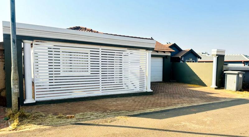 3 Bedroom Property for Sale in Protea Glen Gauteng