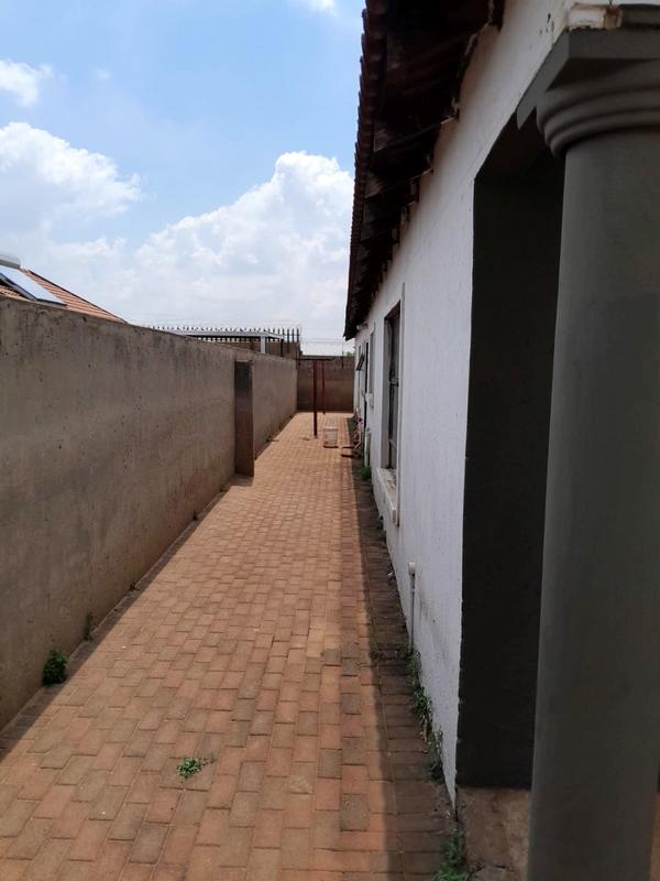 3 Bedroom Property for Sale in Protea Glen Gauteng