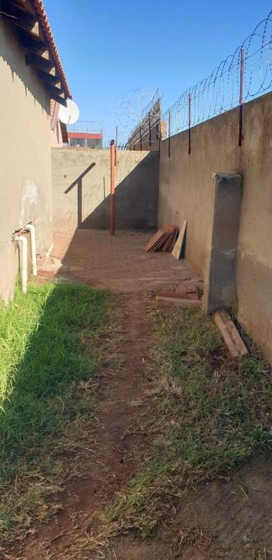 3 Bedroom Property for Sale in Protea Glen Gauteng