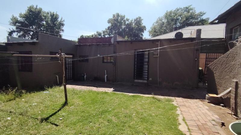 7 Bedroom Property for Sale in Bezuidenhout Valley Gauteng