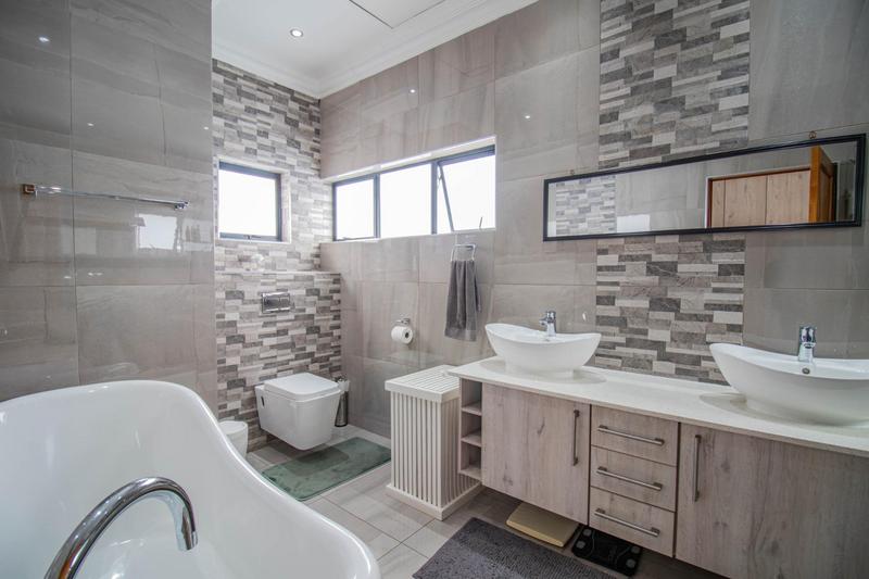 4 Bedroom Property for Sale in Midstream Ridge Gauteng