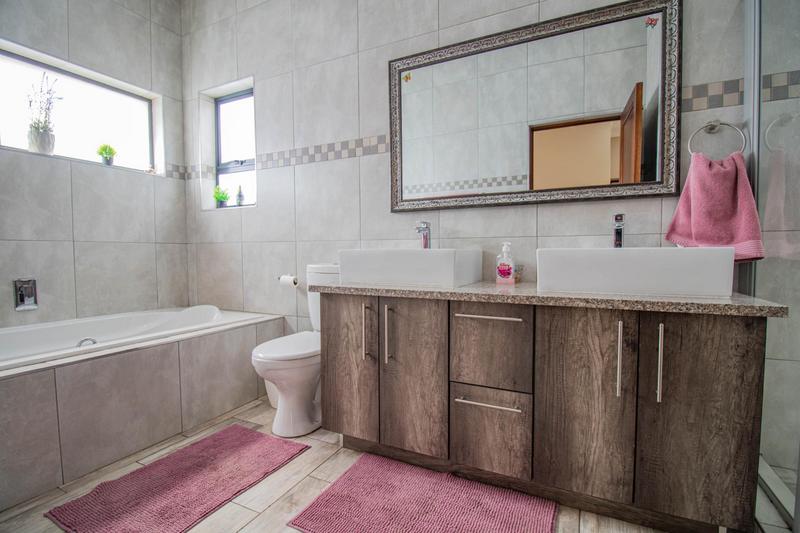 4 Bedroom Property for Sale in Midstream Ridge Gauteng