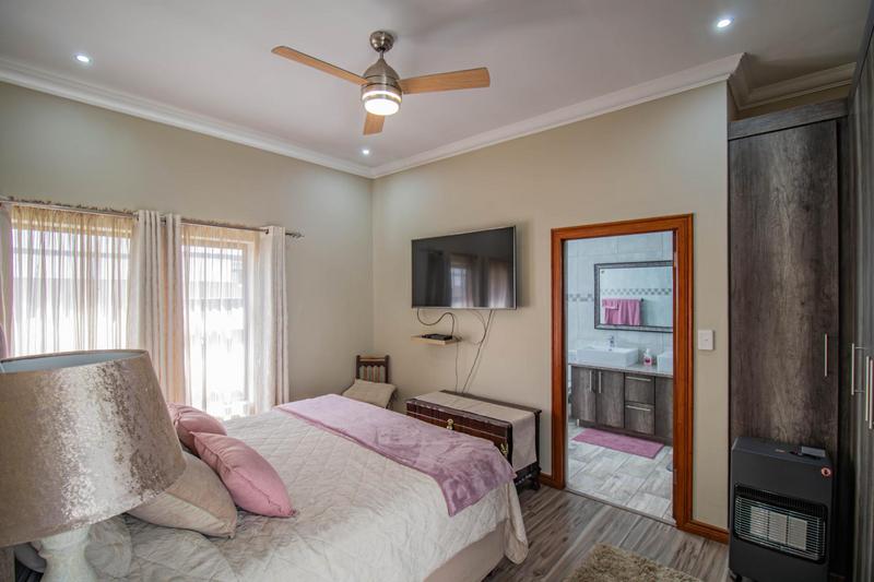 4 Bedroom Property for Sale in Midstream Ridge Gauteng