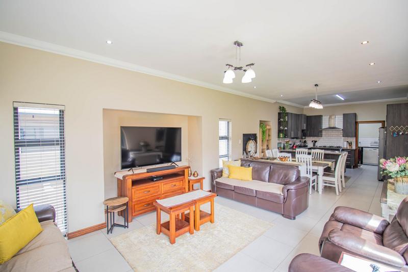 4 Bedroom Property for Sale in Midstream Ridge Gauteng
