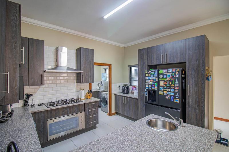 4 Bedroom Property for Sale in Midstream Ridge Gauteng