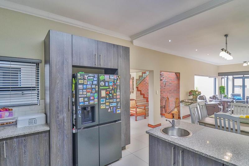 4 Bedroom Property for Sale in Midstream Ridge Gauteng