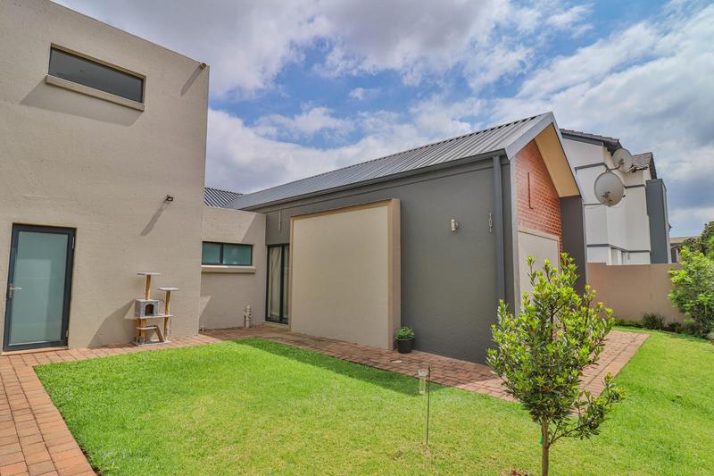 4 Bedroom Property for Sale in Midstream Ridge Gauteng