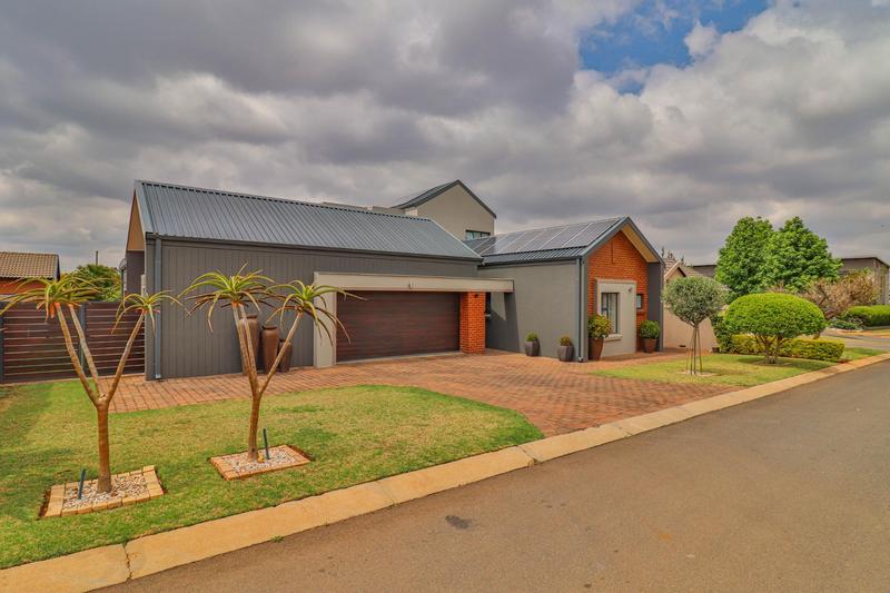 4 Bedroom Property for Sale in Midstream Ridge Gauteng
