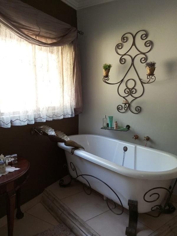 4 Bedroom Property for Sale in Rowhill Gauteng