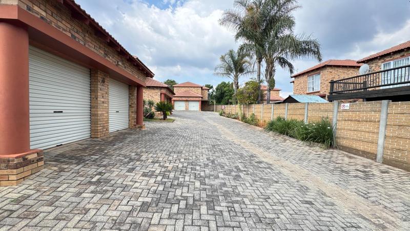3 Bedroom Property for Sale in Wilgeheuwel Gauteng