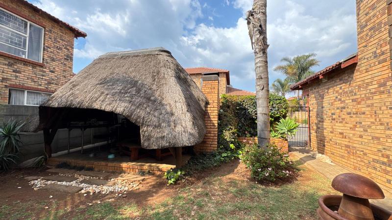 3 Bedroom Property for Sale in Wilgeheuwel Gauteng