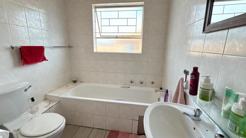 3 Bedroom Property for Sale in Wilgeheuwel Gauteng