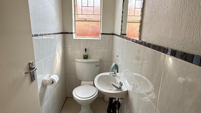 3 Bedroom Property for Sale in Wilgeheuwel Gauteng